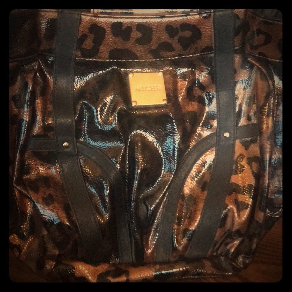 Lisa Demi Miche Shell